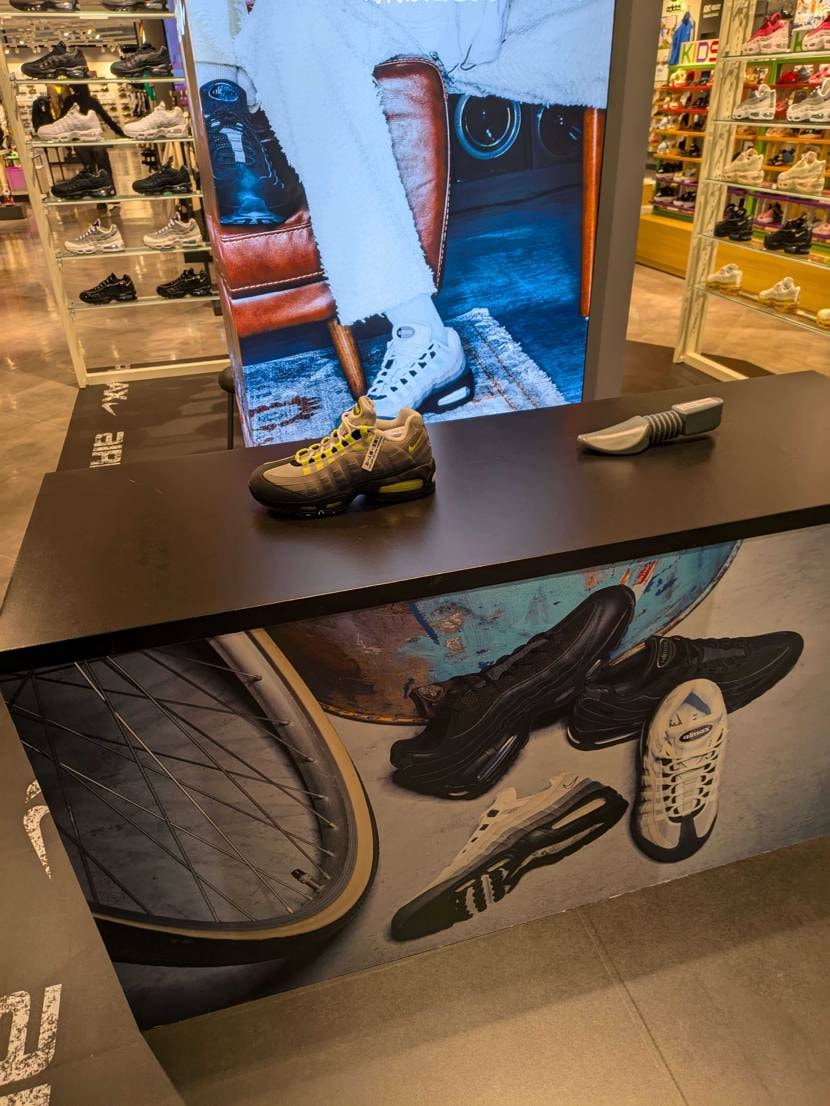 ららぽーと東郷でイエグラ販売あり
28,5 27,5ゲッツ！　そんな並んでなか