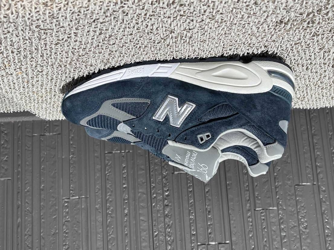 ビリーズで買えて、昨日届いてた。v3以前のモデルを履くのは初