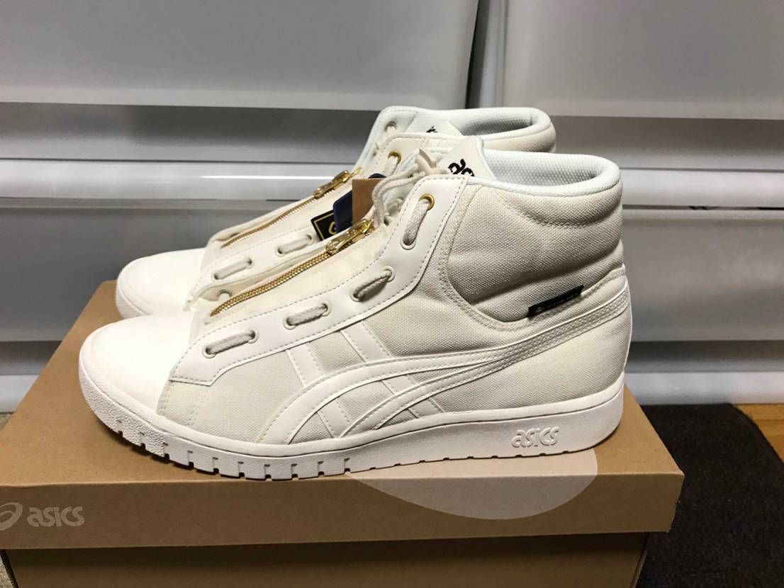 初アシックス！しかもGORE-TEX☔️
めっちゃカッコいいし、クッション性も