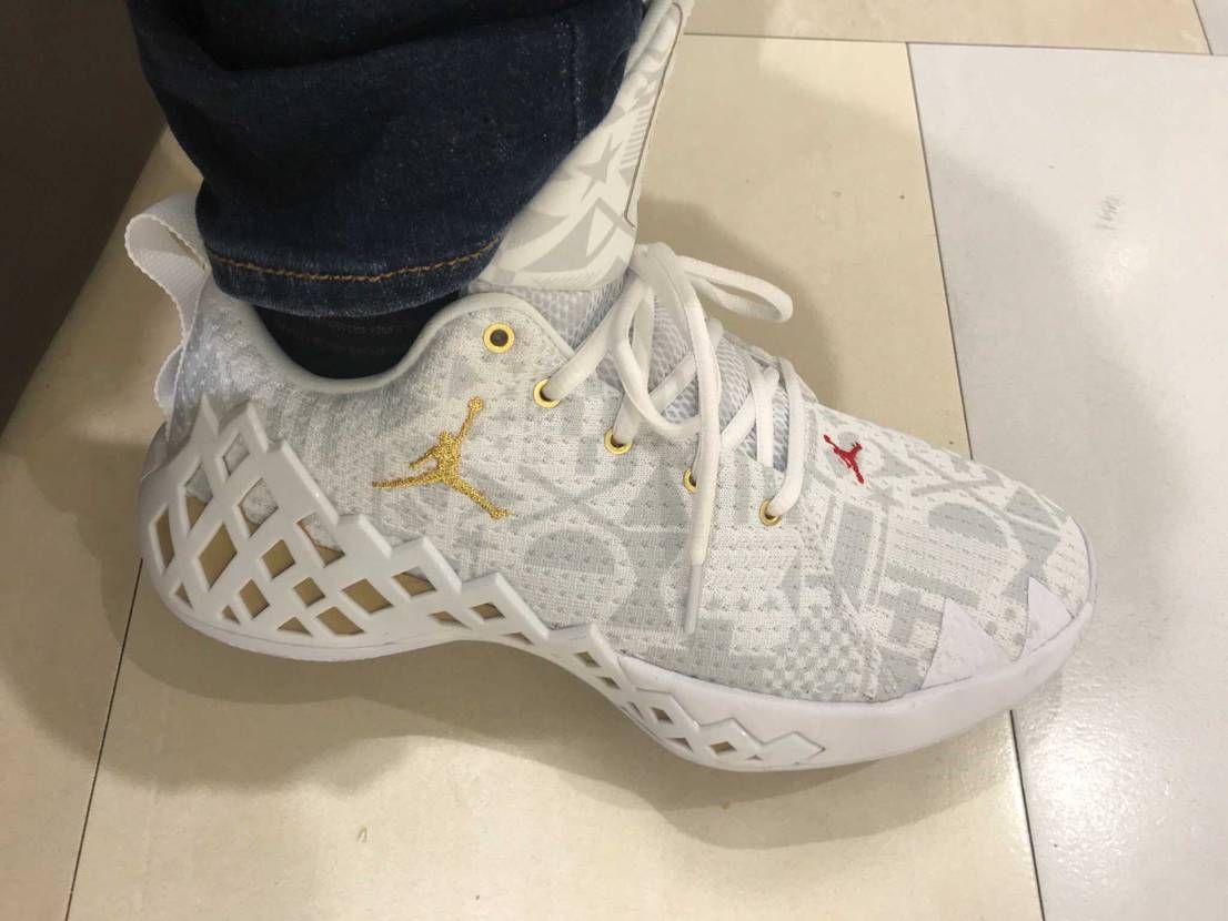 一目惚れで買ったJAMPMAN DIAMOND LOW。

この類のテキスタ