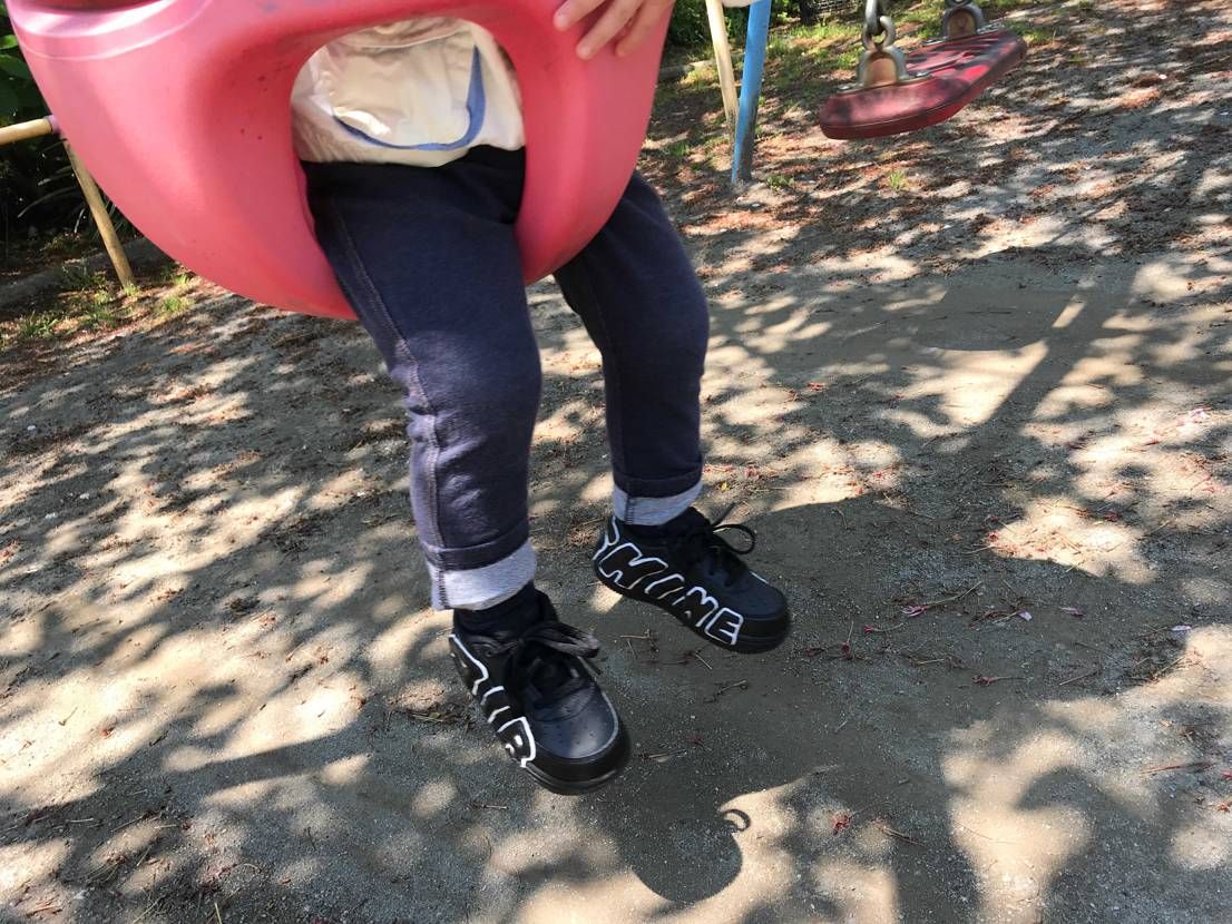 人のいない公園でブランコ♩