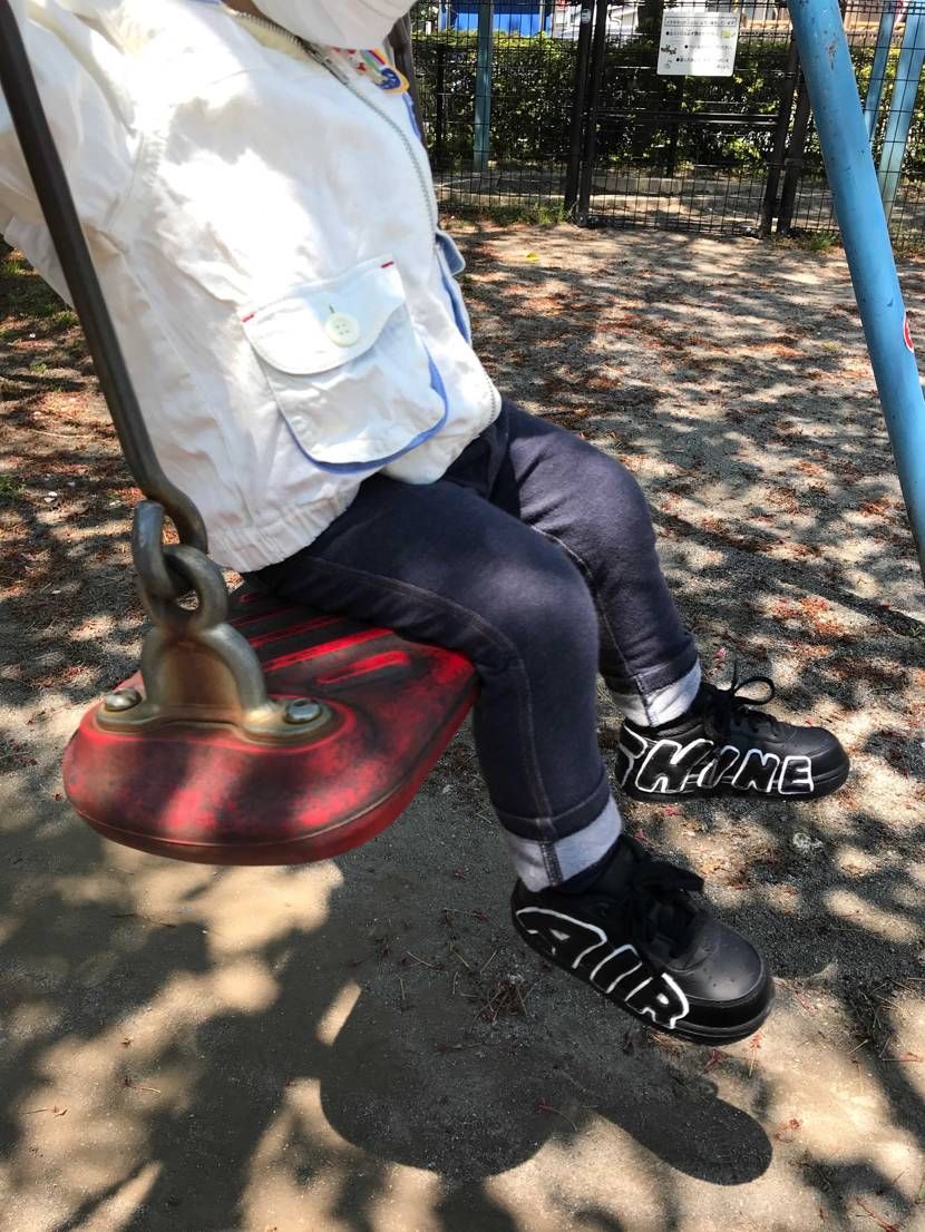 人のいない公園でブランコ♩