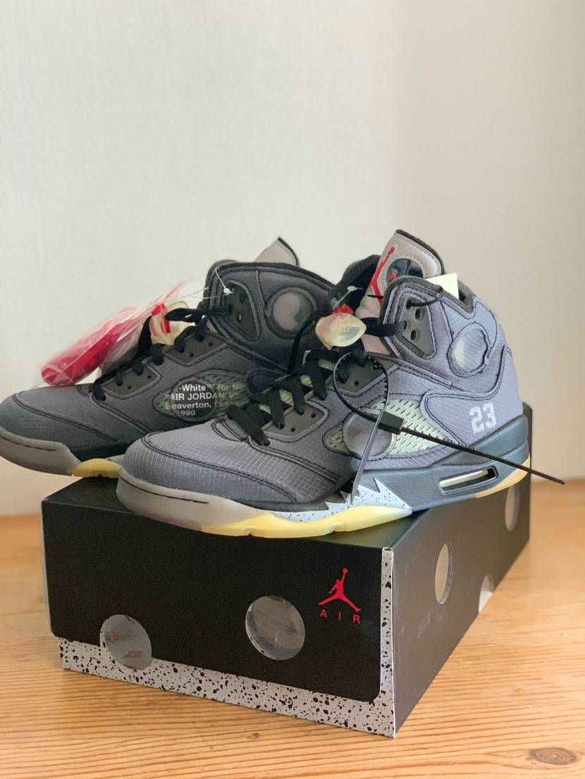 snkrdunkさんから本物の写真出たときずっと可愛いと思ってて、抽選当たらなか