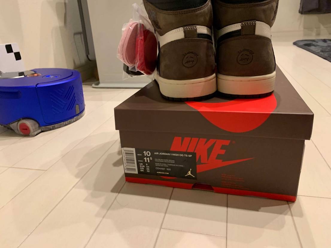 travis scott
AJ1 high