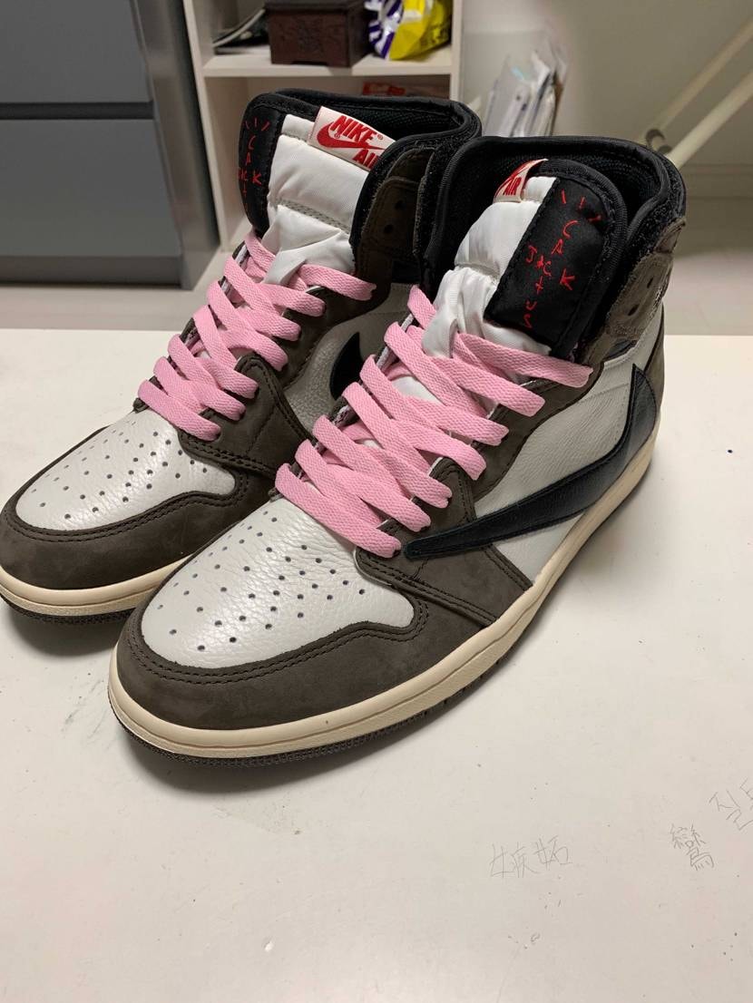 travis scott
AJ1 high