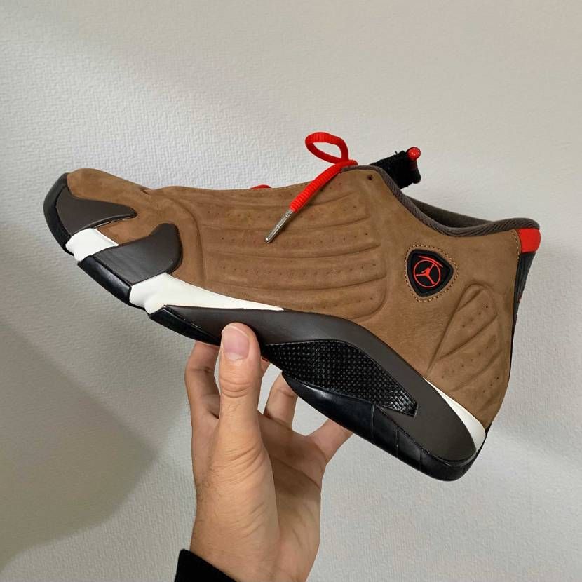 届いた！！！
高級感がすごい。こりゃかっけぇわ。
黒紐もいいけどしばらくは赤