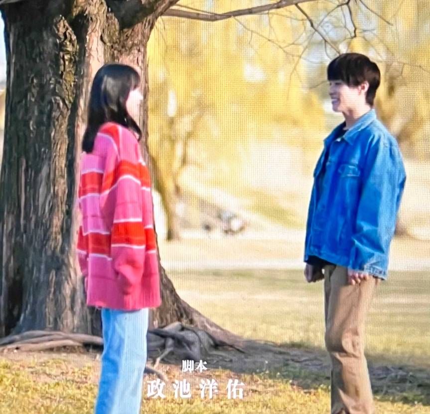 このピンクと赤の服分かる方いますか？