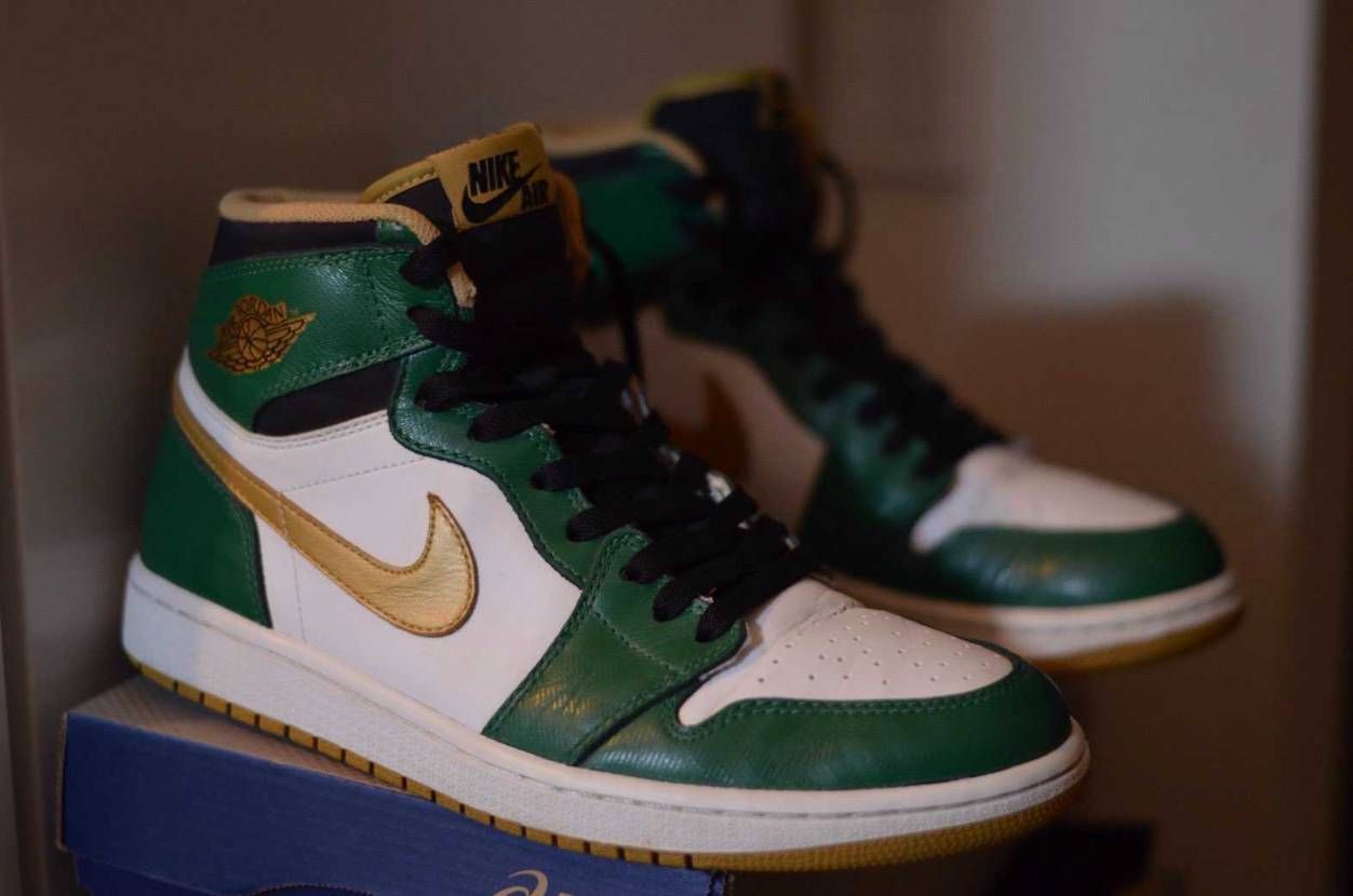 2013年発売の
NIKE AIR JORDAN 1 RE