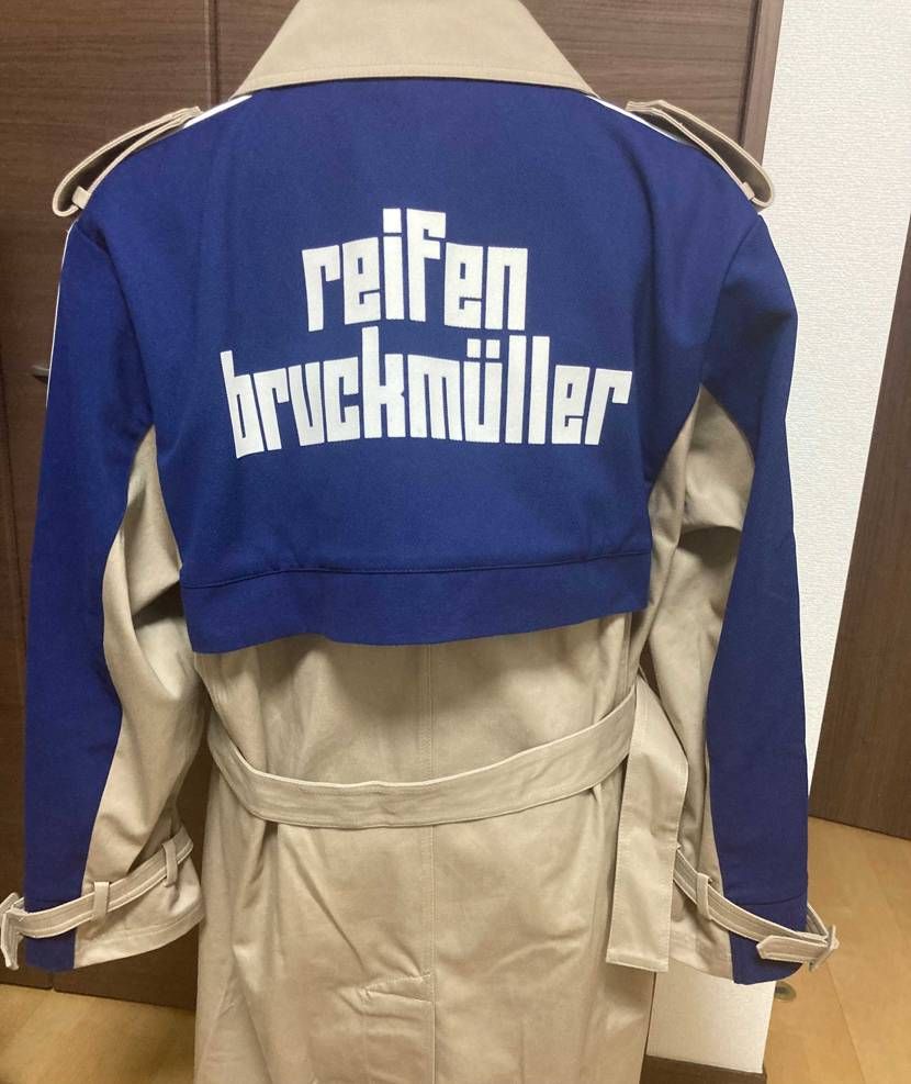 アディダスには珍しいトレンチコート
店頭で格好良かったので