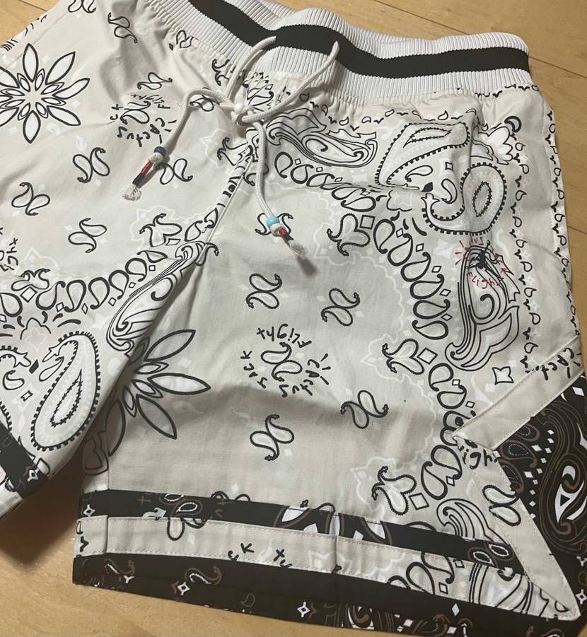 スニーカーは買えなかったけど、アトモスで買えたショートパンツ。
サイズ感はSで