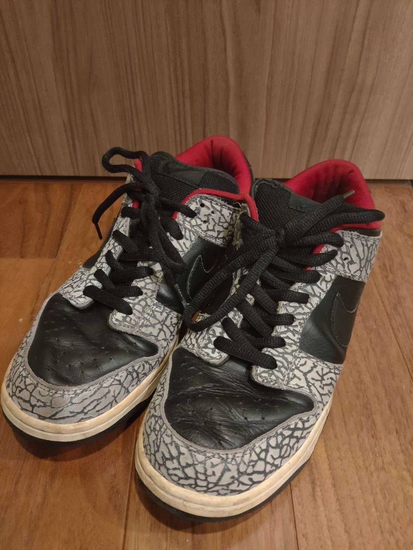 昔、買ったシュプリームのセメントダンクSB. 当時結構履いていたけど、まだまだ破