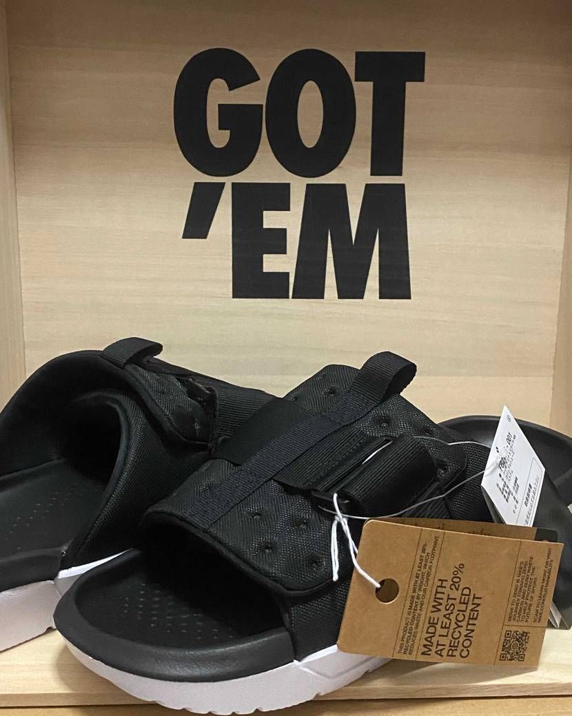 こんばんは🤗
セール漁ってたら仕事用のアスナ汚くなってたので
3代目購入。新