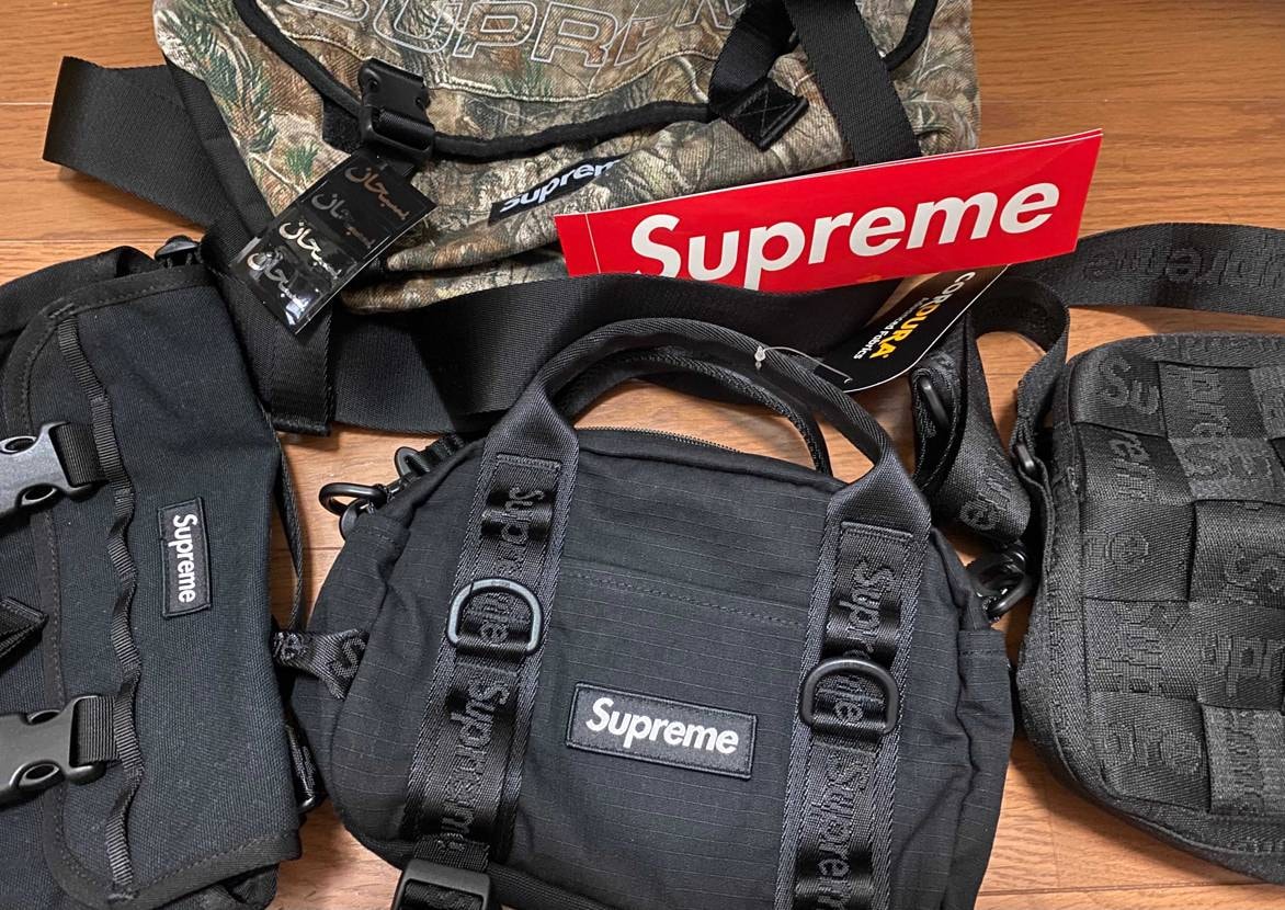 こんばんは😊
やっと受け取れました。ミニなんちゃらバッグ。
ショルダー外して