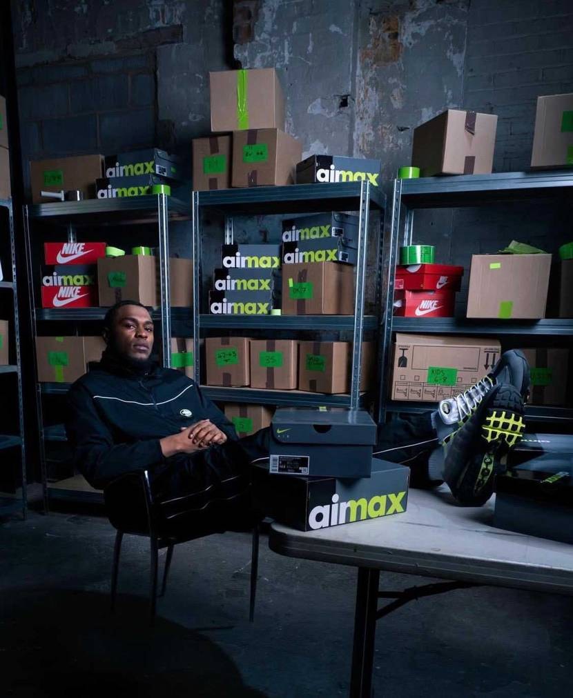 こんばんは😇
発送通知きて一安心です😇
こんなサボってるスタッフしかいないイ