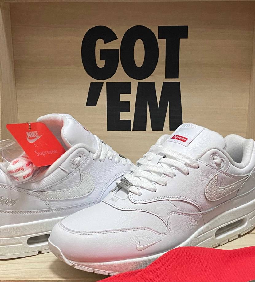 こんばんは〜😊
昨年買えなかったシュプMAX1白ずーと引っかかってて
一年越