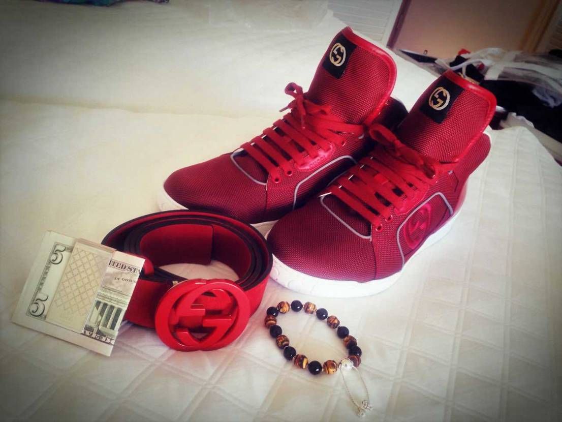 GUCCIのこの形のスニーカーがまた出て欲しい✨👟

コレと同じような皮のと