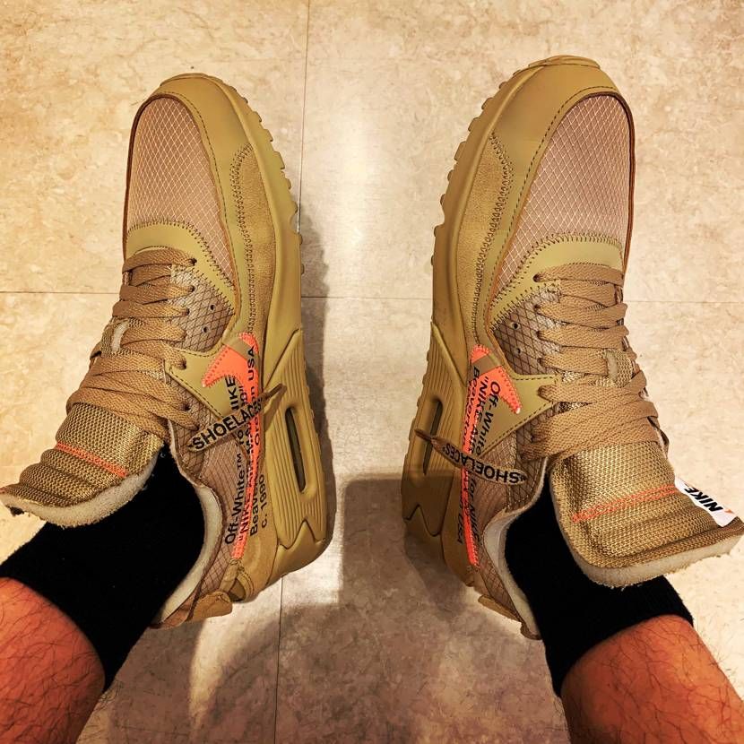 なんかこのサイトの人、なんでこんな批判的な人が多いじゃろーか😢👟顔が出てないネッ