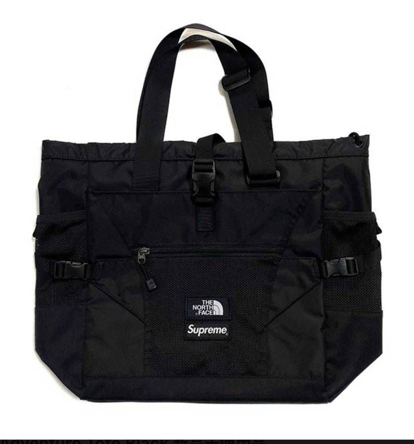 どなたかノースとシュプリームのトートバッグ国内店舗で購入された方いませんか？✨🎶