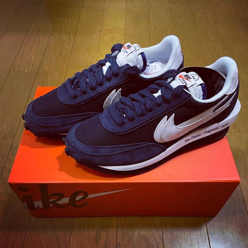 サカイのスニーカー、紐を一本にして履いてる人はいませんかー？いたら教えてください