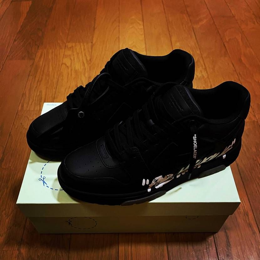 オフホワイト👟
