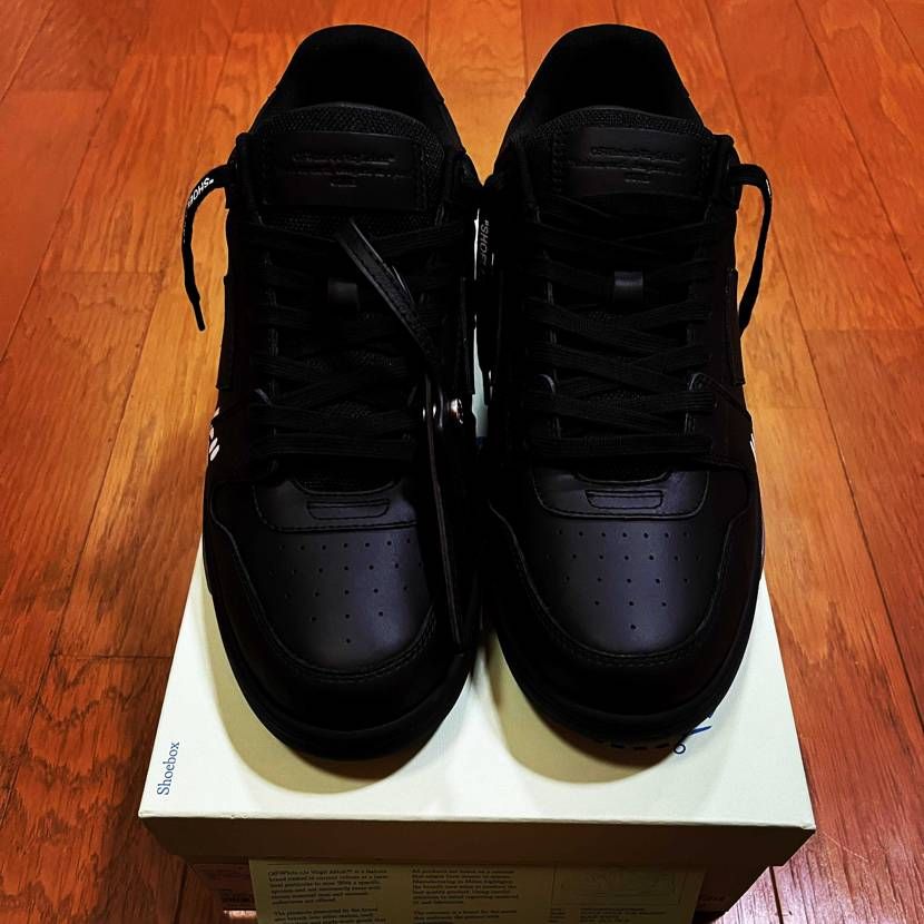 オフホワイト👟