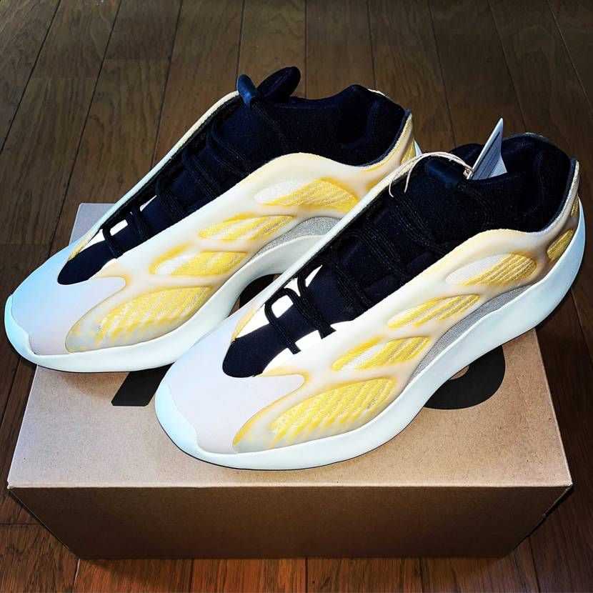 adidas YEEZY 700 V3 Mono Safflower GOT’E