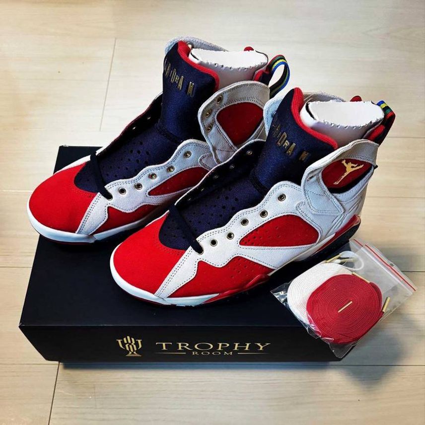 スニーカー仲間から縁あって譲ってもらいました🙏🌈👟
Trophy R