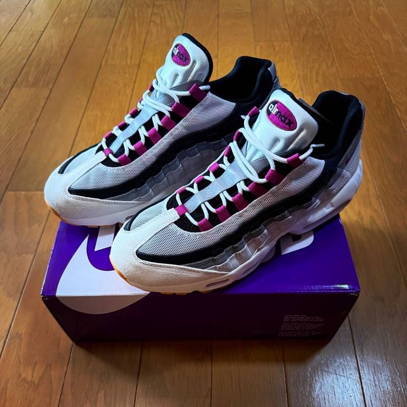 何となくスマートに見える、紐細いからかな👟

あんま被らなそうだし買いですね