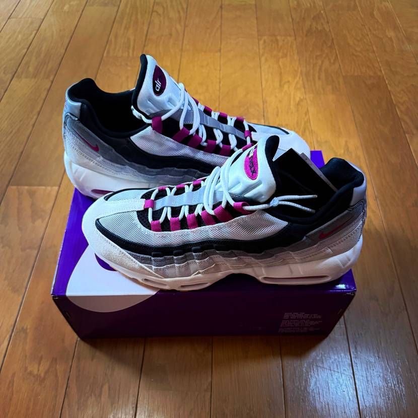 何となくスマートに見える、紐細いからかな👟
あんま被ら