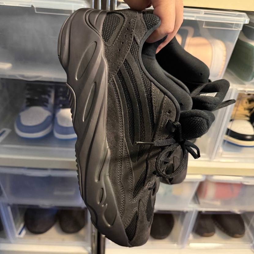 お疲れ様です👟
今日の一足✨
adidas YEEZY BOOST