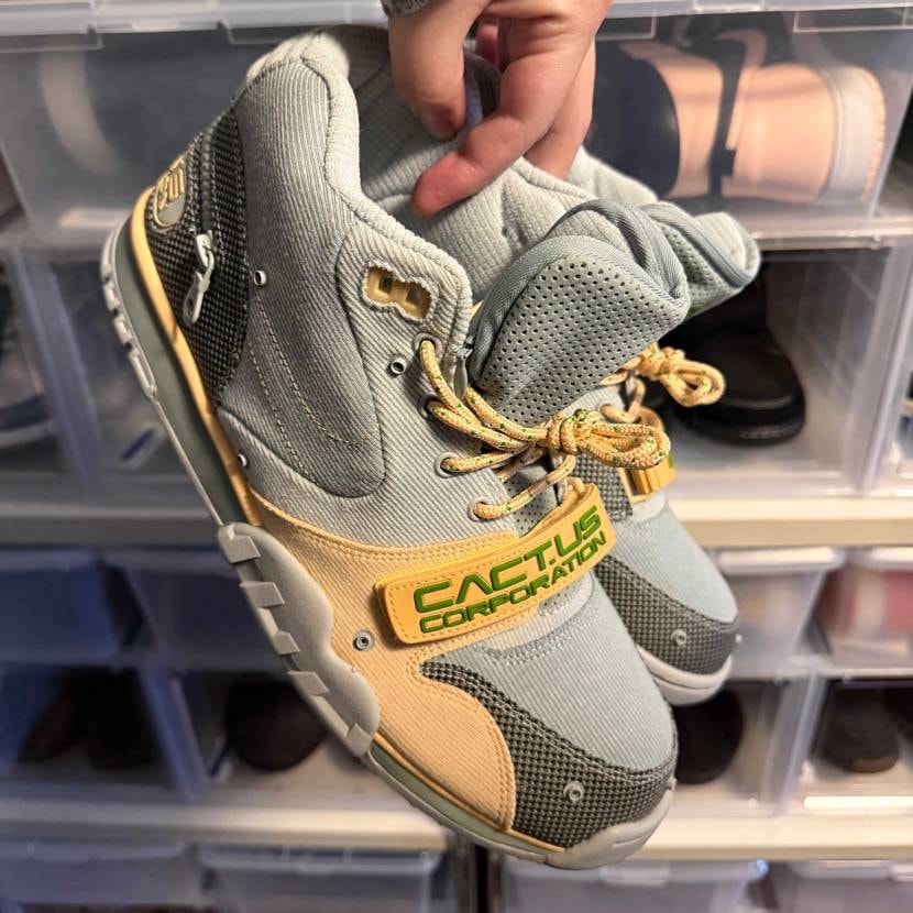 お疲れ様です👟

今日の一足✨

Travis Scott × Nike