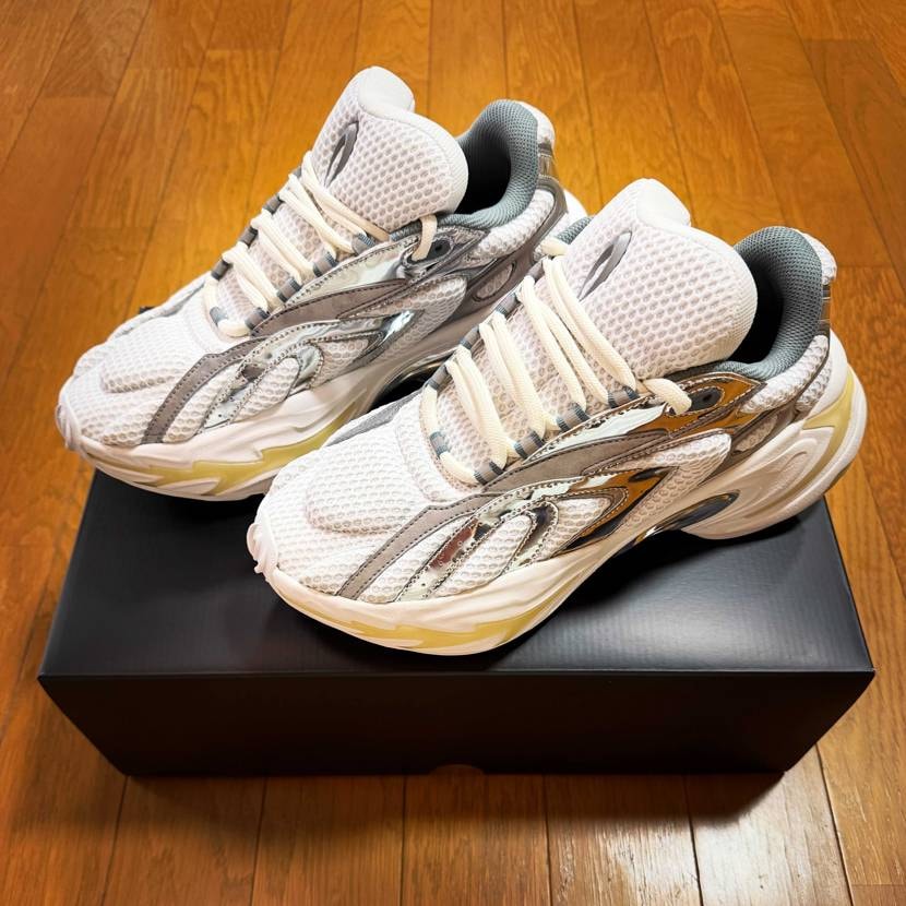 TYPE VARIOUS ZERO SNOWWHITE GOT’EM👟✨

