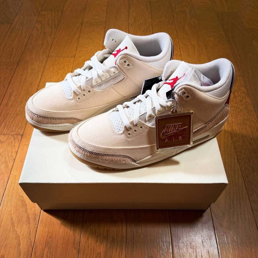 付属のシューレースは、ブラック、レッドでした✨ 

Levi's × Nik