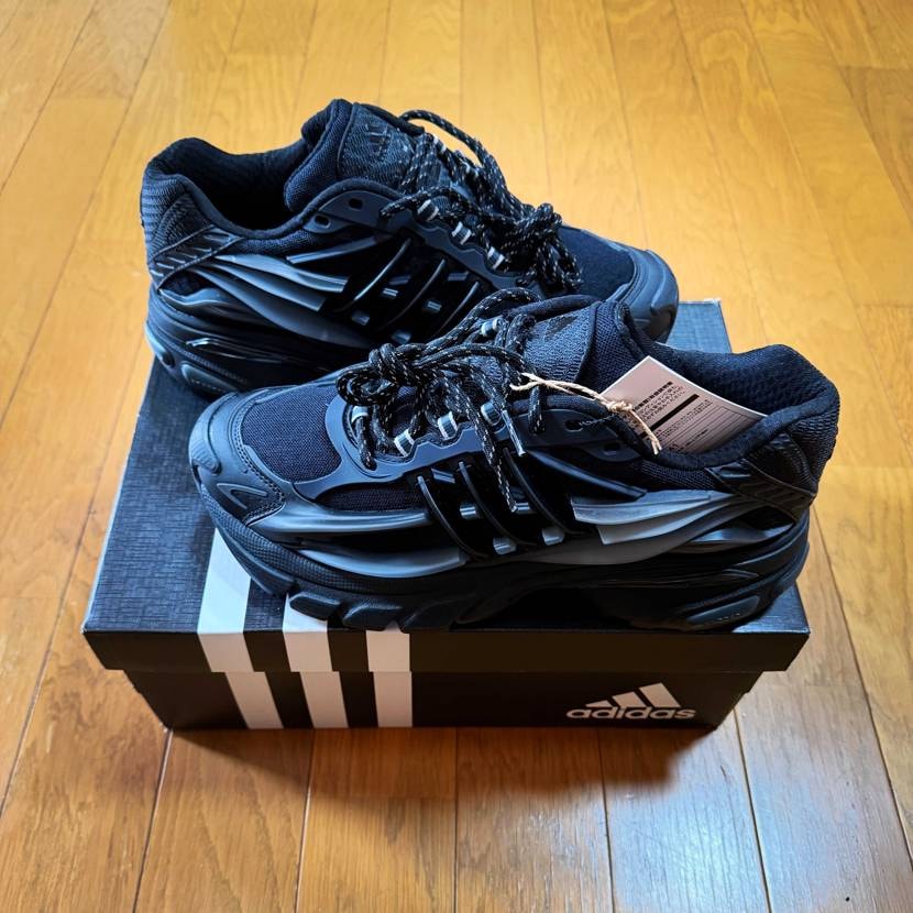 このブラックがたまりませんね👟

Pharrell Wi