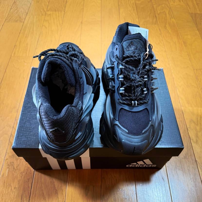 このブラックがたまりませんね👟

Pharrell Wi