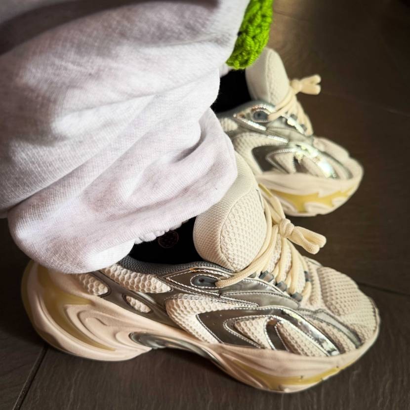 y.a.r.n🏝️
TYPE VARIOUS ZERO SNOWWHITE👟✨