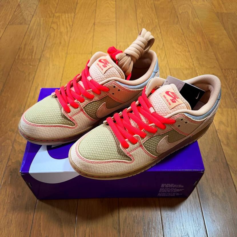 タイ好きな方は是非👟

Nike SB Dunk Low Songkran 