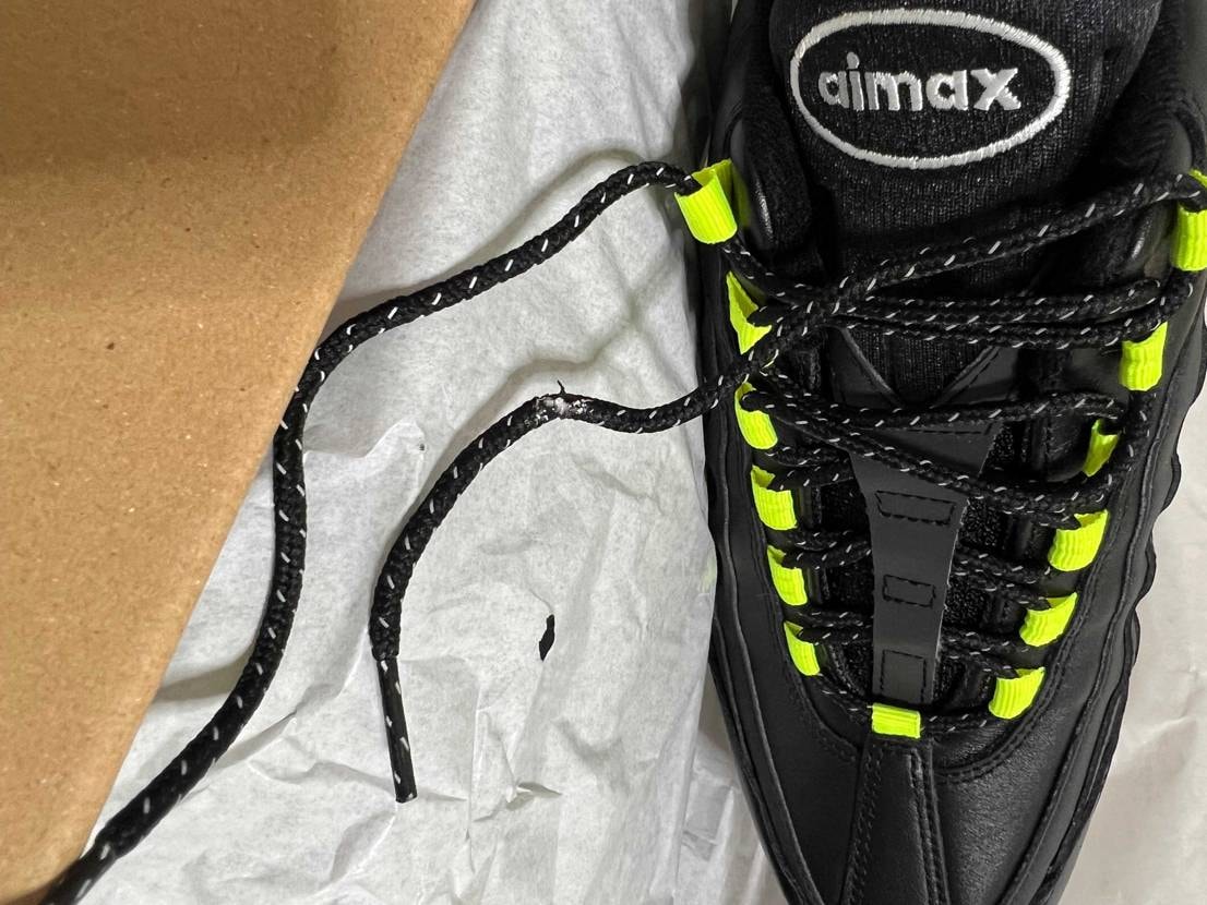 ヒモこんなんなってた。。。溶けた？みたいな、、、。ヒモ変えるかぁ。。