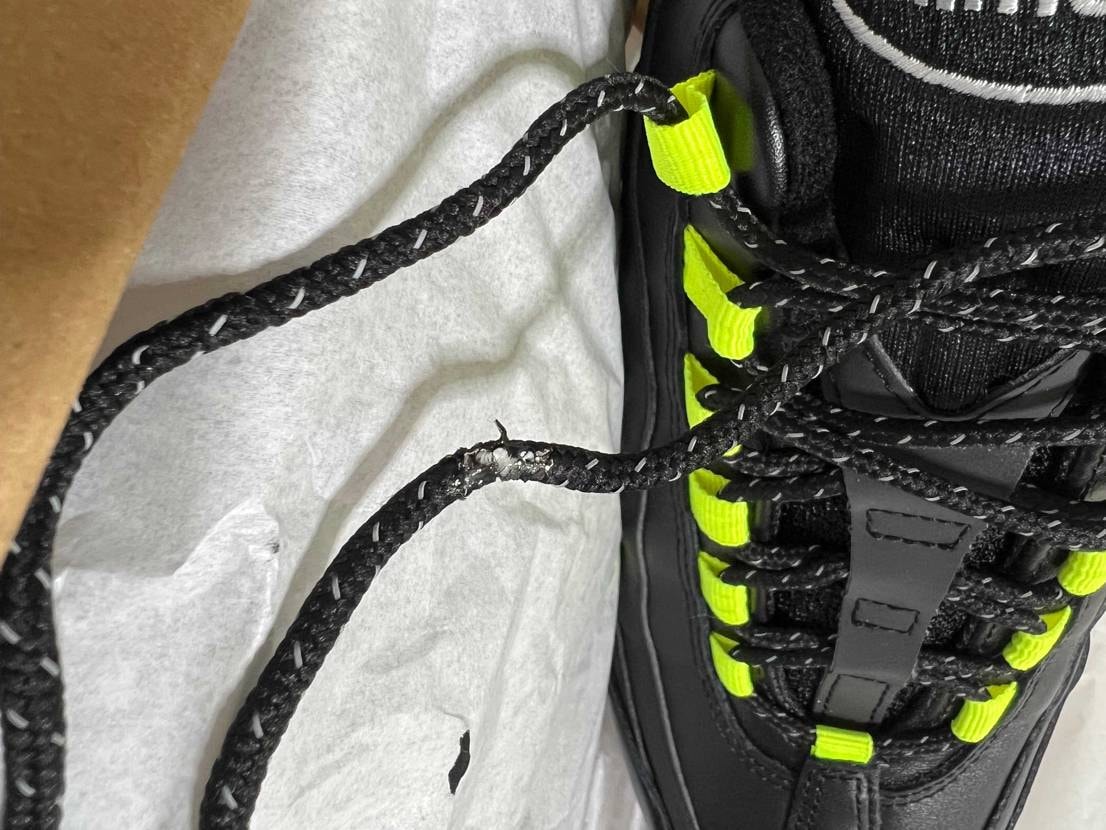 ヒモこんなんなってた。。。溶けた？みたいな、、、。ヒモ変える