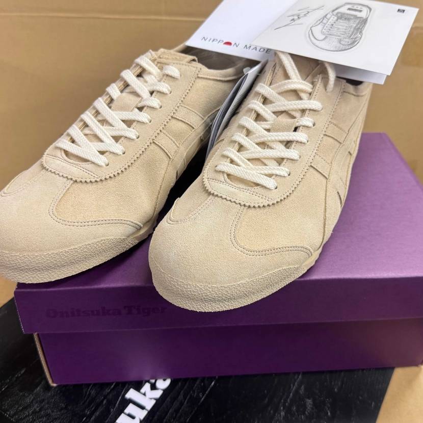 山P×Onitsuka メキシコ66が届いた😊
ショッパーとステッカーが付属し