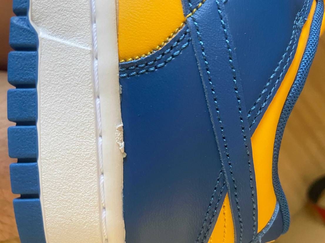 今さら気づいたんですけどこれはナイキクオリティーですか？こんな汚いの初めてです。