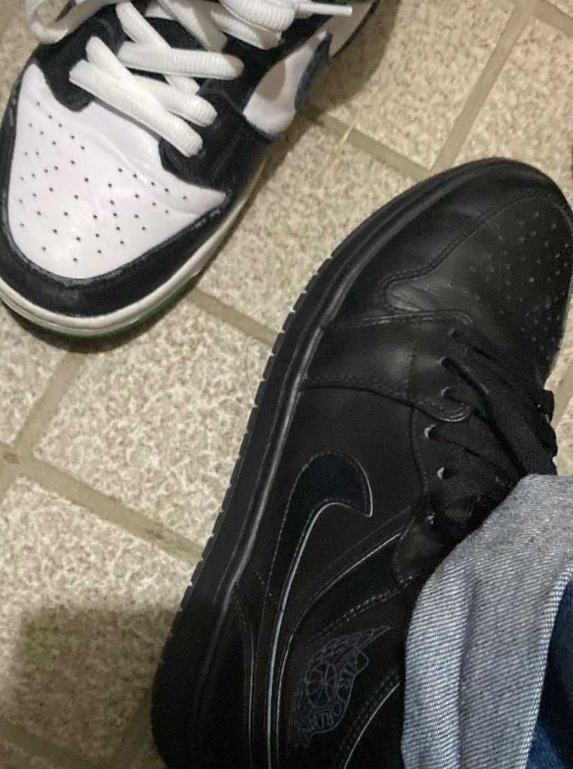 セカストで2000円であったAJ1 mid！
黒タンでヒールのケツにジャンプマ