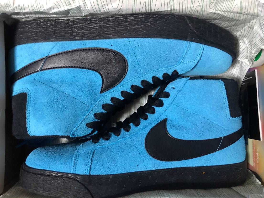 初めてスニダンで買い物しました^_^思ったよりサイズ感が小さいというか足のいれに