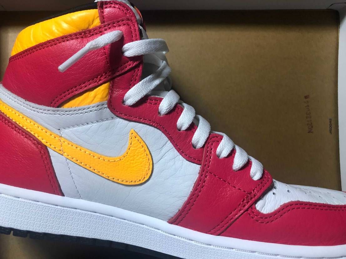 紐の色どれがいいでしょうか？一個前の投稿に水色バージョンも載