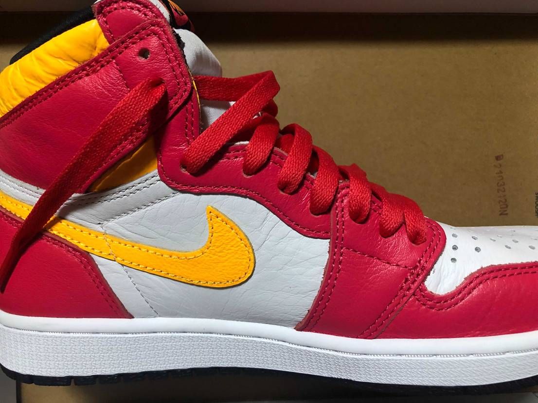 紐の色どれがいいでしょうか？一個前の投稿に水色バージョンも載