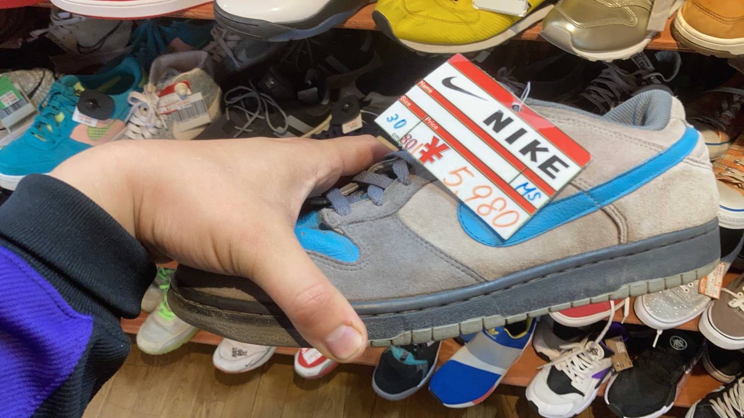 出張先の中古屋で探してたやつを発見　デカいわ
安いけど　無理

まだ公式に