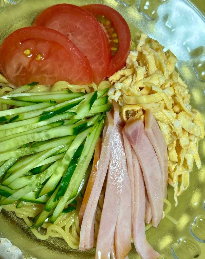 柱の影からこんにちは😃
全国的に暖かい日が続きますが、我が