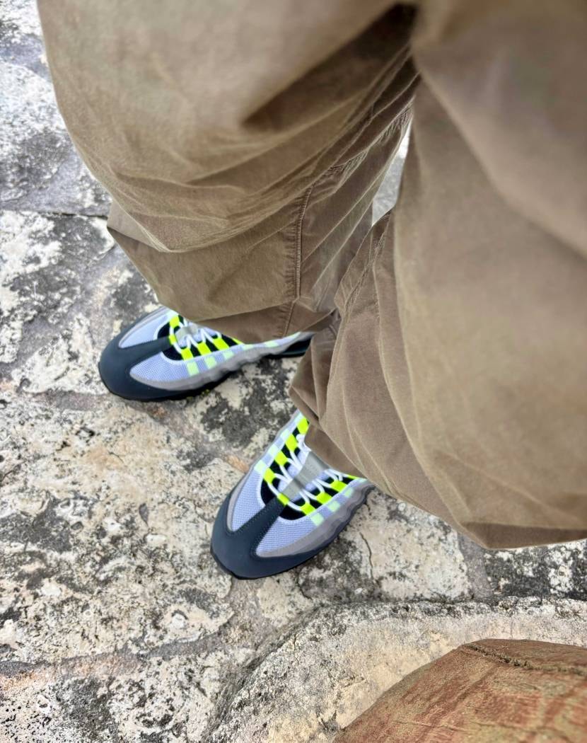 柱の影からこんにちは😃
全国的に暖かい日が続きますが、我が家でも冷やし中華始め