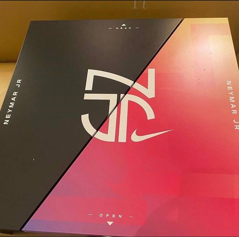 1️⃣2️⃣ネイマールへ🎁された？ブレザー📸
3️⃣4️⃣