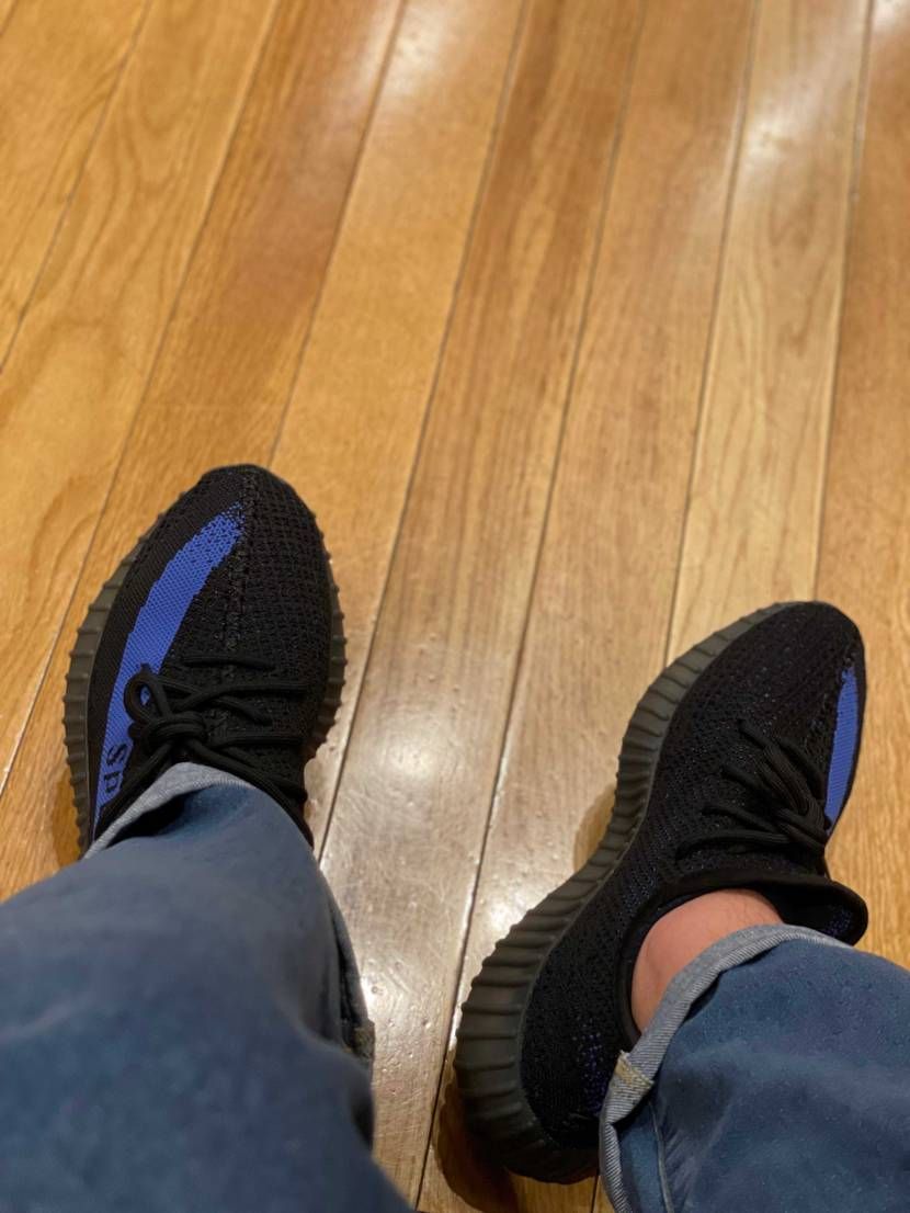 他のyeezyと比べるとサイズ感きつくて少し残念
カラーめっちゃ好きで履き続け